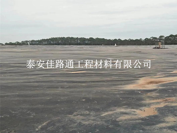 沼氣池黑膜運(yùn)輸“三字訣”：穩(wěn)、護(hù)、查